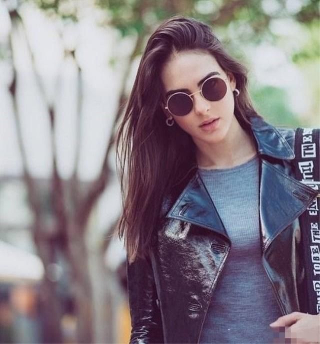 世界杯的观众席上从不缺少美女球迷，论颜值呼声最高的却是她？