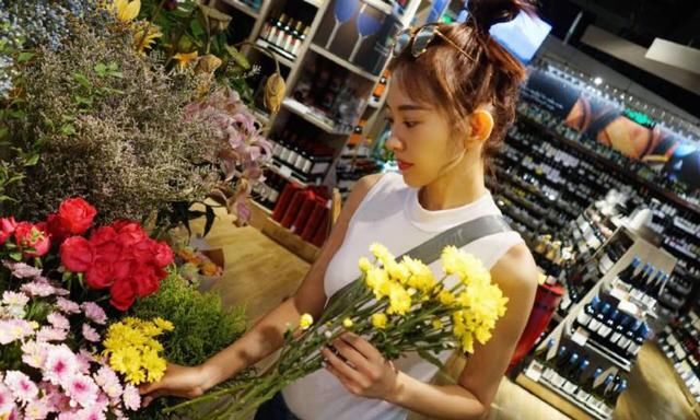 天冷了就学孙耀琦穿，连逛街都这么美！