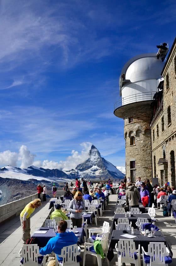 国家GDP连印尼都不如,但世界出口的手表,每1