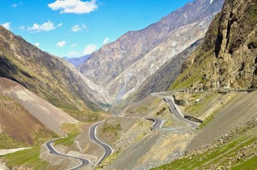 世界之最，独库公路，被评选为“纵贯天山脊梁的景观大道”