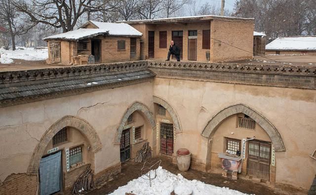  [住在地坑院]雪中实拍中国保存最完好的地下古穴居群，年久超百