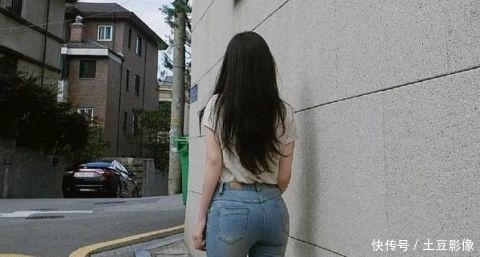  【美女】明媚动人的牛仔裤美女，尽显亭亭玉立的美感！