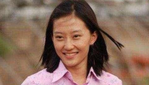 『不土』还记得《乡村爱情》刘英吗现实中一点都不土,肤白貌美不敢认