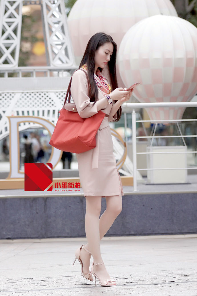 街拍北京:会穿衣搭配的女孩，会打造出了一种与众不同的美丽!