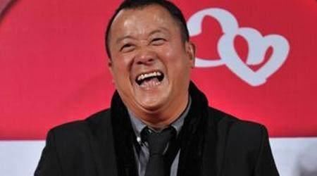 卓伟发文爆出了成龙也不敢说的猛料，网友：注意安全！