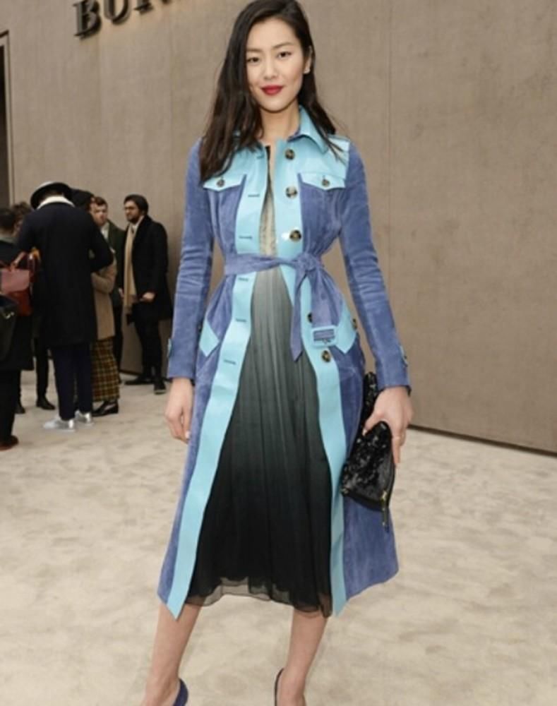 她是享誉国际的超模，不光有让人羡的身材，衣品更是美的没话说!