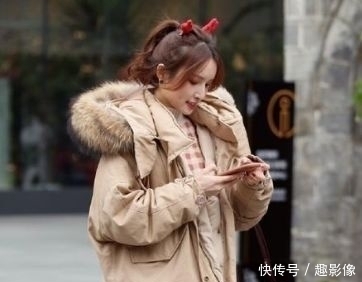 『气质』街拍:气质迷人的小姐姐,秀出青春活力范,非常有女人味
