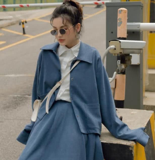 #气质#不想穿得太花哨,又怕黑白灰显老?试试高级的雾霾蓝,特别显气质