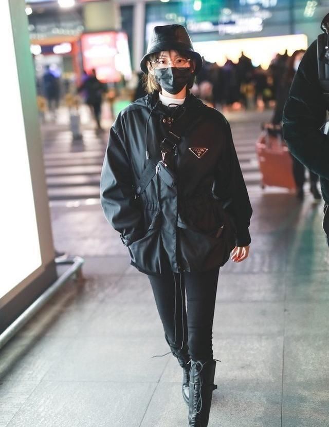  过时：裸靴已经过时了！明星都爱上这双“骑士靴”，不挑年龄不挑身材