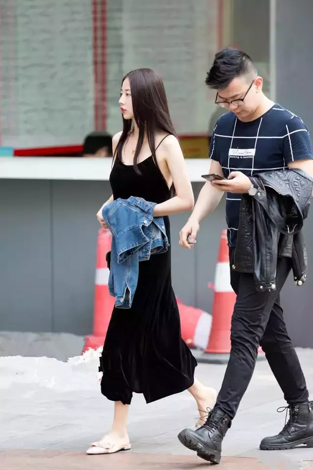 街拍,清爽又不乏味的时尚穿搭示范,让你尽显迷人女人味!