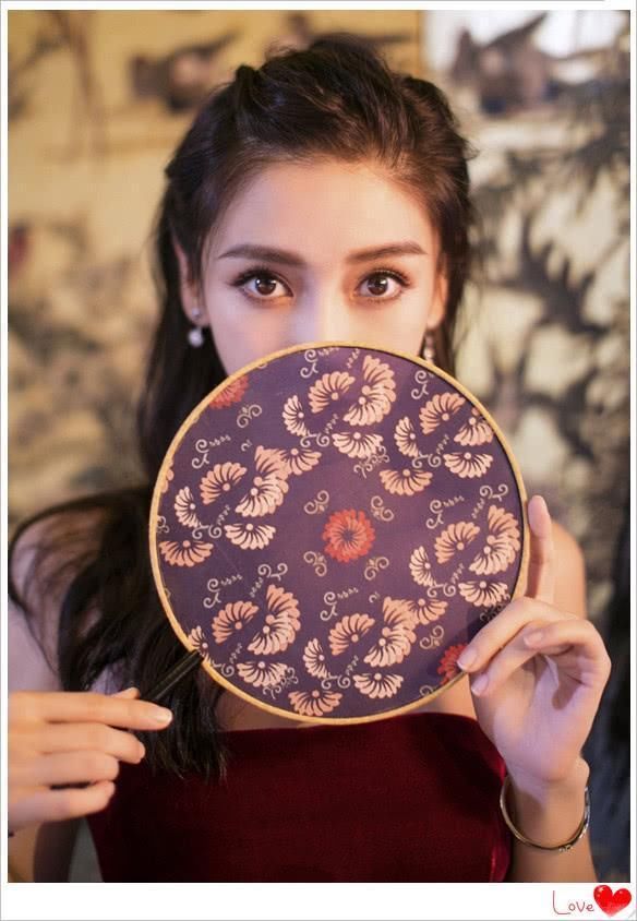 看完angelababy的抹胸裙，再看马伊琍的，我决定不剪短发了!