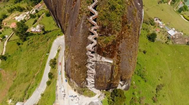 世界上最大的“拉链”，高度超过200米，吸引无数游客前来攀爬！