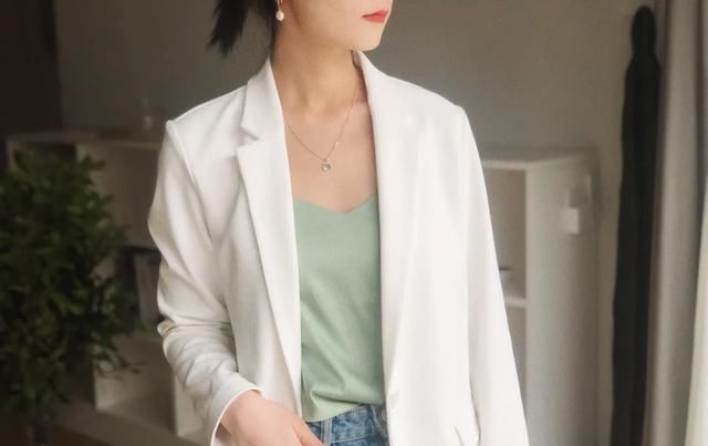  会显得■一衣多穿如何让条纹衬衫穿的不过于休闲