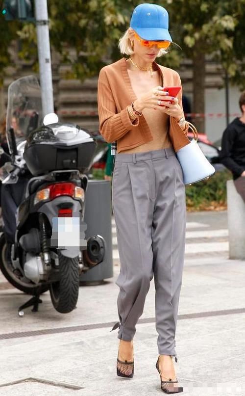  针织衫：流行了那么久的短款针织衫，原来这么搭配才最时髦！