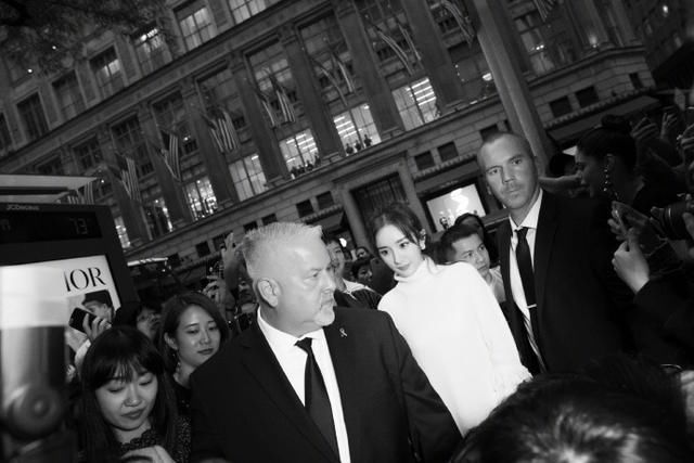 杨幂冷漠耍大牌，回绝采访工作室辟谣“是感冒”!网友谁信