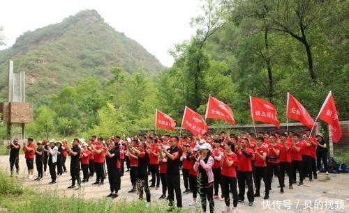 外国人眼中的中国旅游团:一眼就能看出,三个特征“很中国”