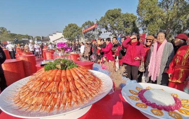 千名大厨耗时6小时、做出百鱼宴、让游人大饱口福