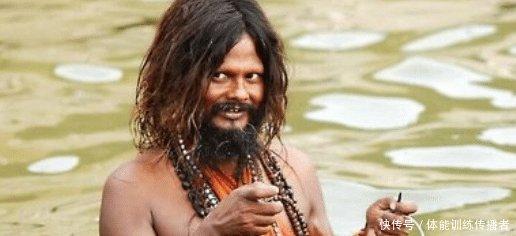  #恒河#印度贫富差距有多大夏季高温50℃富人吹空调，穷人住恒河