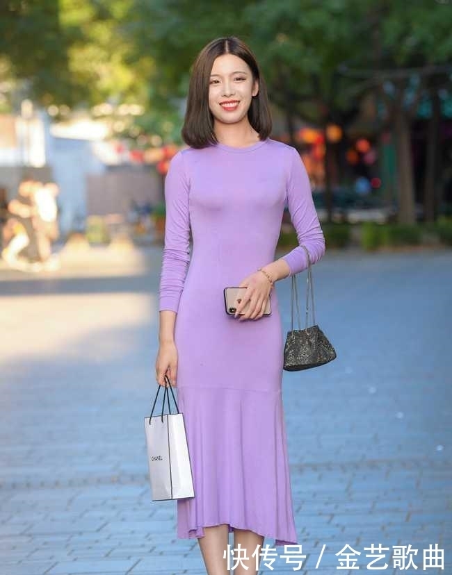 「成熟的女」美女一件连衣裙,硬是穿出了紧身衣的效果!