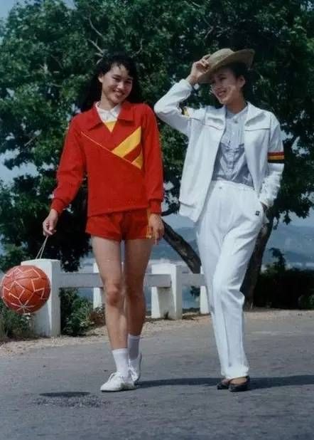 30年前的美女原来这么美，随处可见时尚潮流，这才是真正的美女