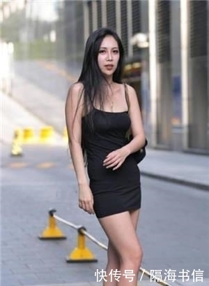  『亮眼』街拍：貌美肤白的小姐姐，大长腿十分亮眼，是别样的风采