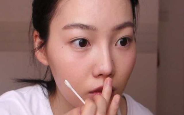 鼻头里挤出这么多“小黄粒”, 原来是脸上螨虫过亿，3招教你除螨