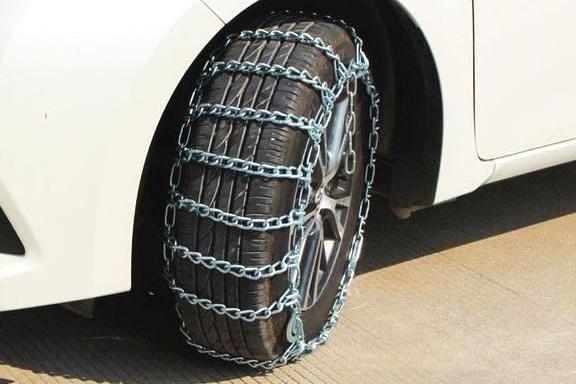 南方下雪后，为啥没几个敢开车？车友：北方司机去一次就懂了