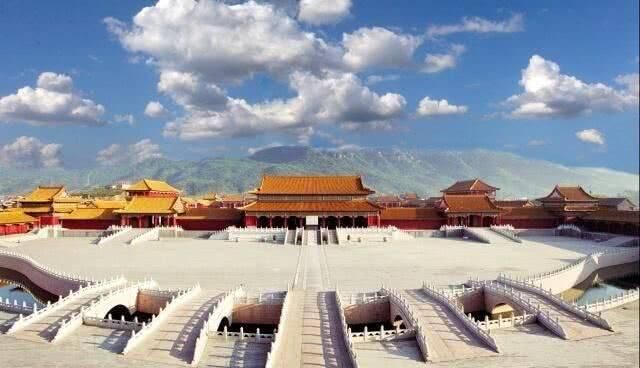 耗资8亿,仿照故宫1:1建造,不惜炸掉13座山,如今票价却是故宫