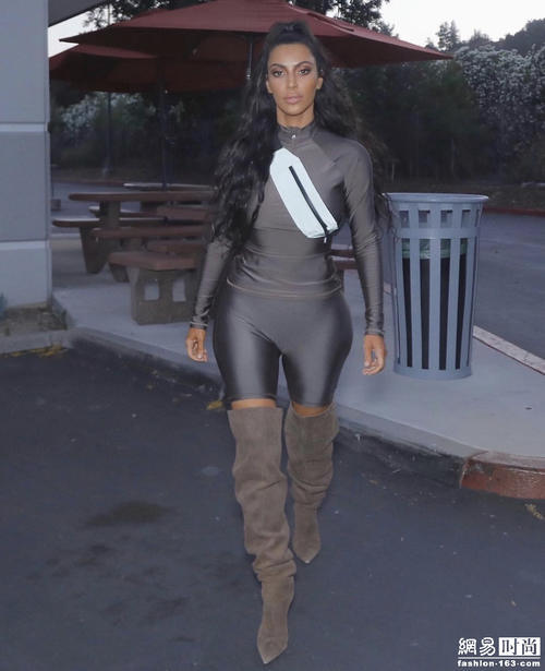 卡戴珊这么富 但她穿的衣服真的都不是啥值钱货