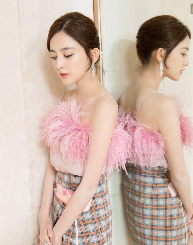 古力娜扎豁出去了，就靠“两根带”惊艳全场，网友:美到窒息!