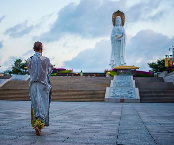 世界上最高的海上观音像，比自由女神还高15米，游客：世间少有