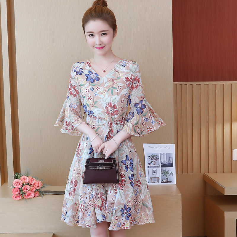 终于找到了，比旗袍还高雅，比短袖还时尚的连衣裙，美的让人嫉妒