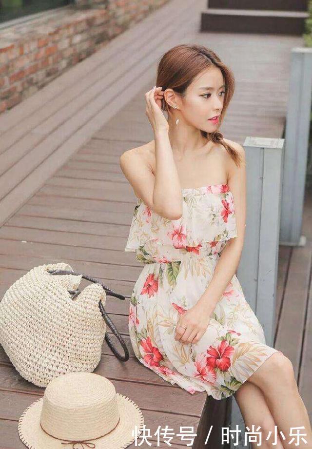 今年夏天流行这样的一字肩连衣裙，清新靓丽，时尚性感