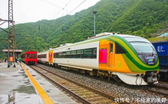 火车上厕所，“粪便”直接排轨道上？乘务员：说出来你可能不信