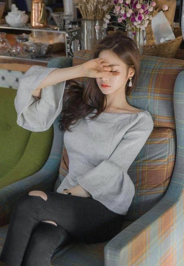 时尚俏美紧身裤，使双腿更修长，美女好身材一览无余