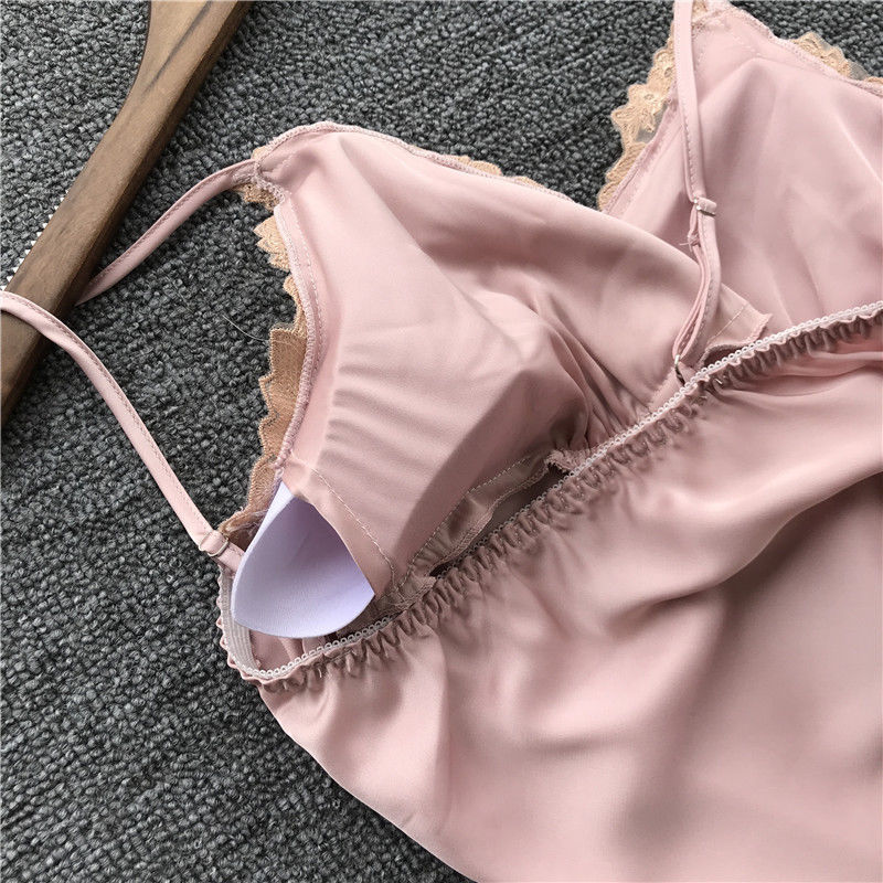 难怪老婆洗完澡不戴文胸!这么漂亮的睡衣穿在身，简直迷死人