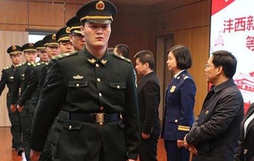 退伍军人的光荣牌应该挂在什么位置赶快看看，别挂错！