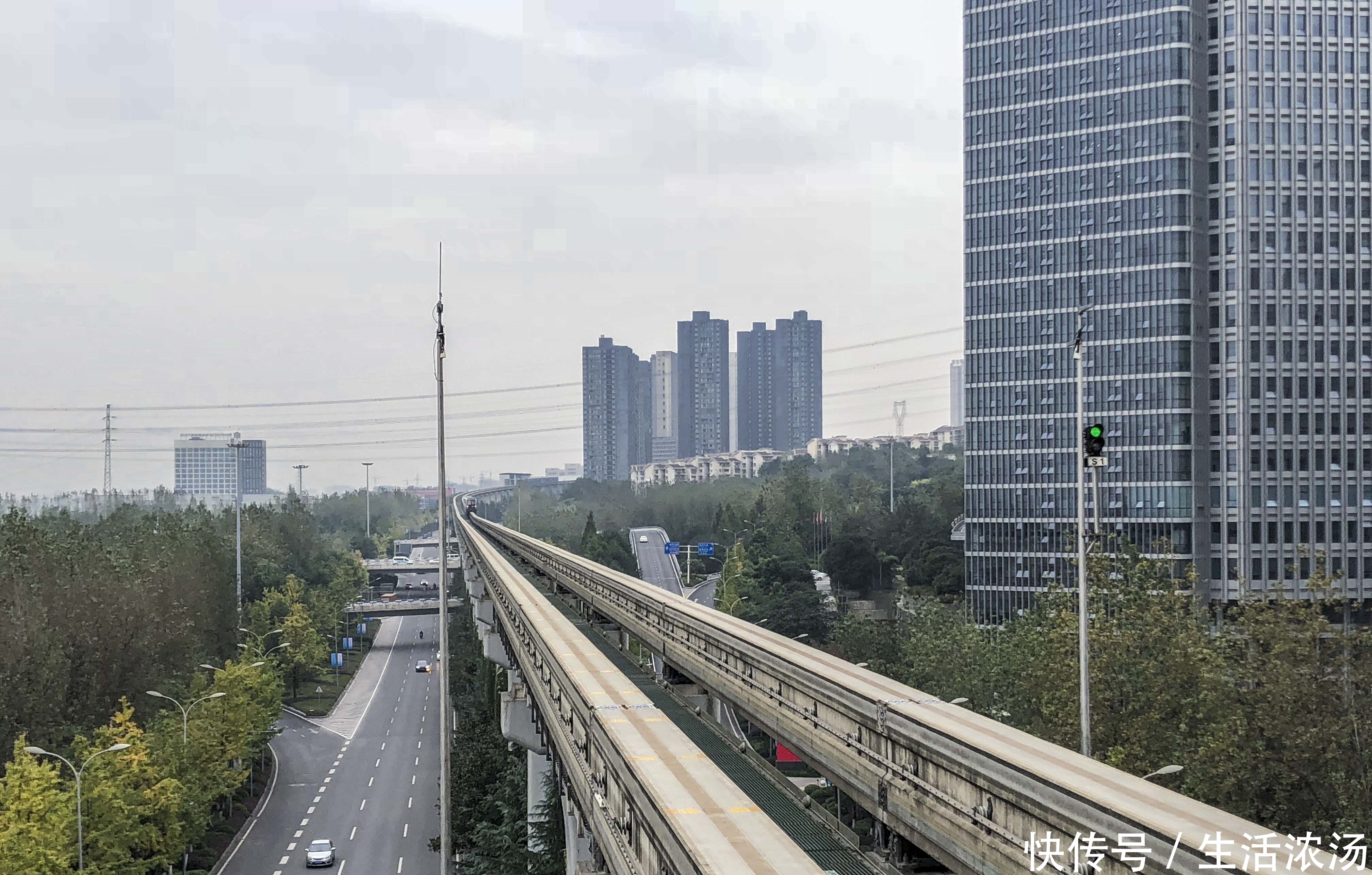  第一城■我国最难修地铁的城市，却成为西部地铁第一城，游客感