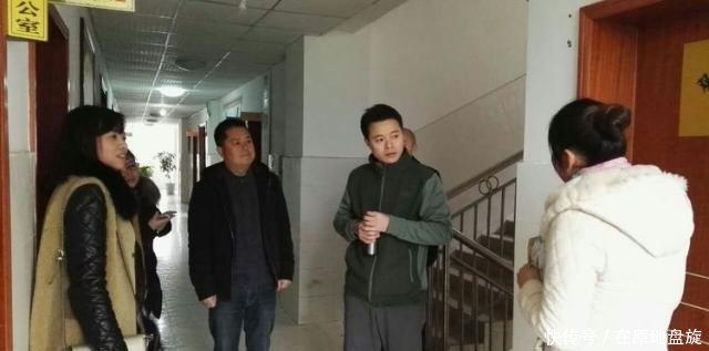 为何有的村民不赞同大学生担任村干部，村支书给出了自己的看法