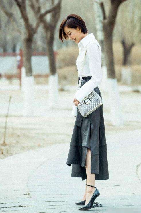 看了王珞丹的这双鞋, 男人都要怀疑人生, 网友: 这怎么走路?