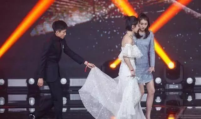 杨紫和秦俊杰宣布分手前夕，曾给张一山发微信表示：真想你了！