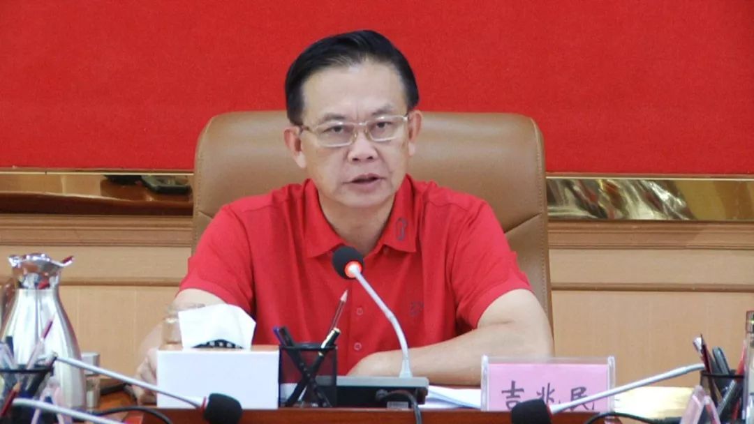 县委书记、县长带头作深刻检查的事