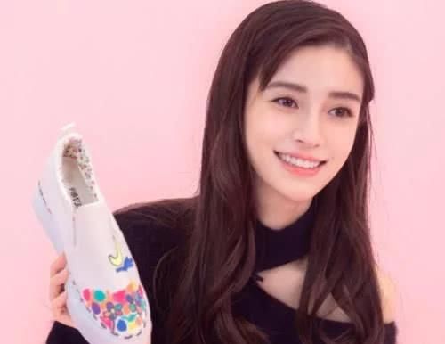 『不算』baby一柜子高跟鞋不算啥,看到宋妍霏柜子里东西:贫穷限制想象