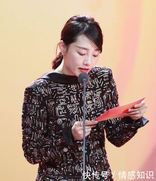 白百何真能作！好好的西服倒着穿，一个转身仿佛全世界都亮了！