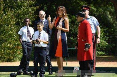 第一夫人梅拉尼娅一改严肃脸, 穿13厘米高跟鞋为贝嫂带货连衣裙