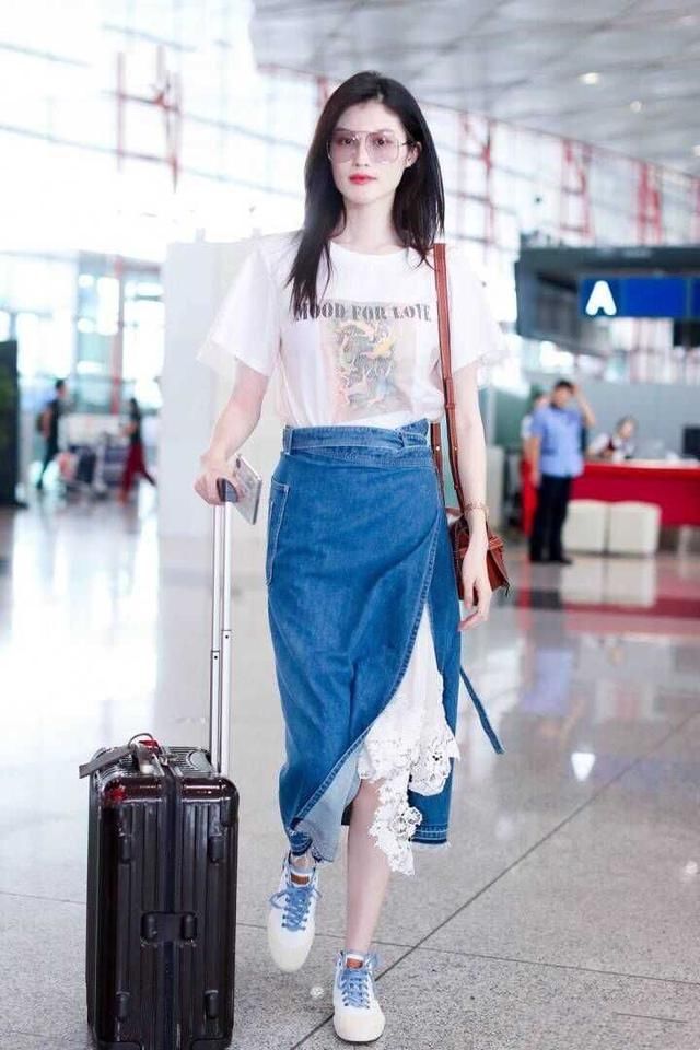 何穗换了化妆师？脸上粉底未免也太厚了！网友：仙姑变“乡姑”了