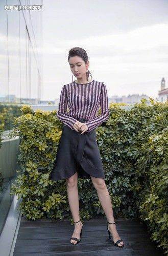 李冰冰真敢穿，透视装黑色蕾丝隐现，网友：难怪能迷倒小鲜肉