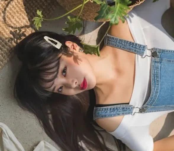  #时髦#夏日时髦小心机，这3款流行配饰轻松穿出少女感！