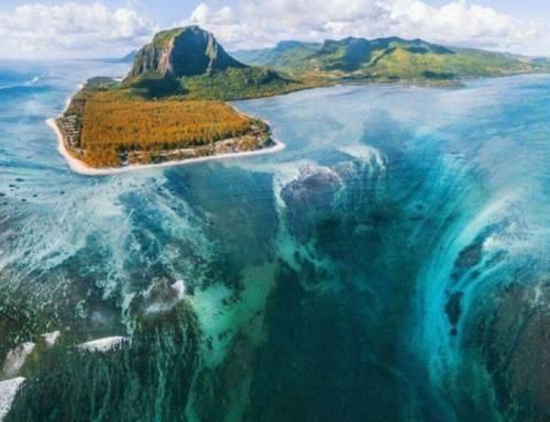 世界之最，世界海底最大的瀑布，约有200千米的宽度