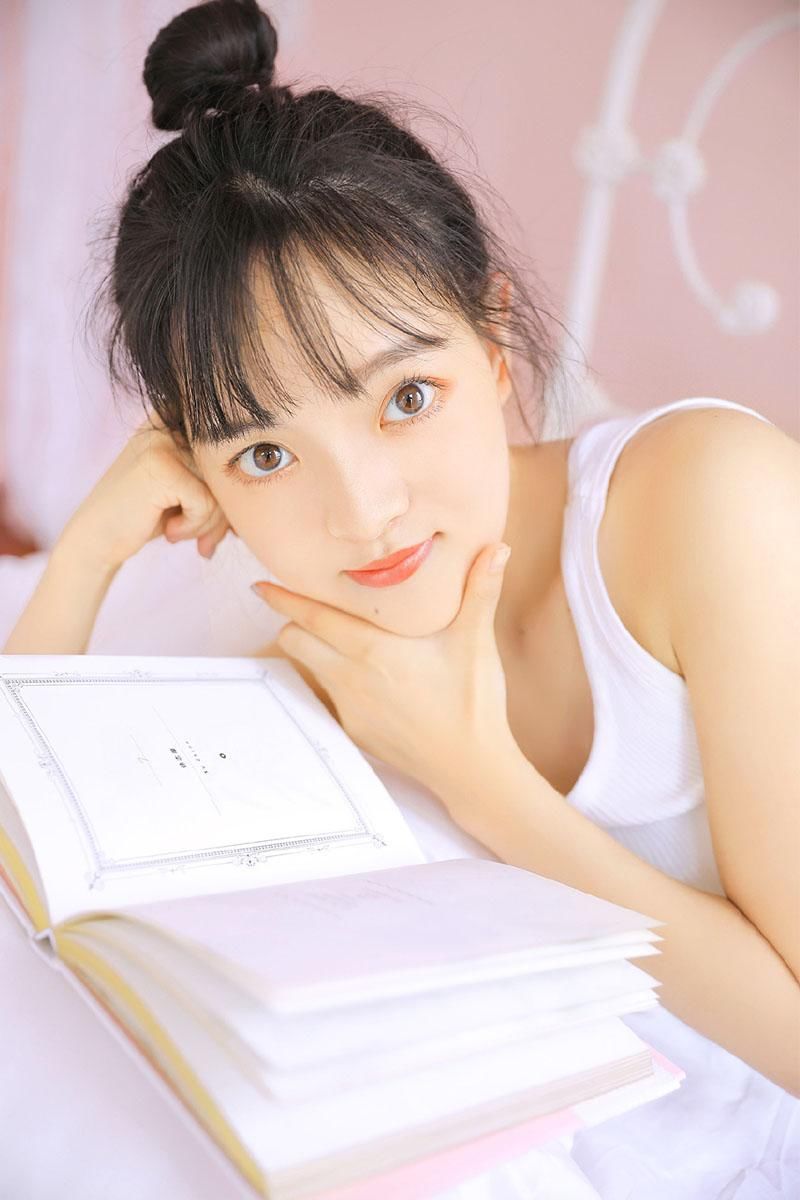 丰满美女尤物背心吊带性感长腿美女图片 第一辑